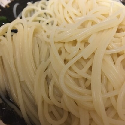 いかすみパスタに、チーズと、タバスコプラスは全く思いつかなかったので、良かったです！黒い食べ物はどうしてこう美味しいのか…！